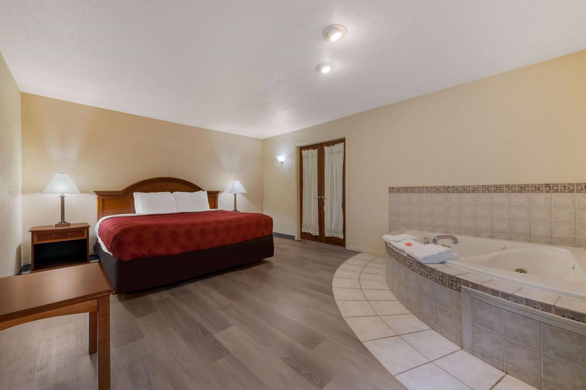 Baymont By Wyndham Iron Mountain Hotel Luaran gambar